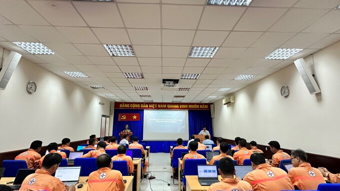 Ông Lê Vũ Trung – Phó Giám đốc Công ty Nhiệt điện Phú Mỹ tham dự khai mạc và trao đổi các nội dung cần tập trung tại Hội thi
