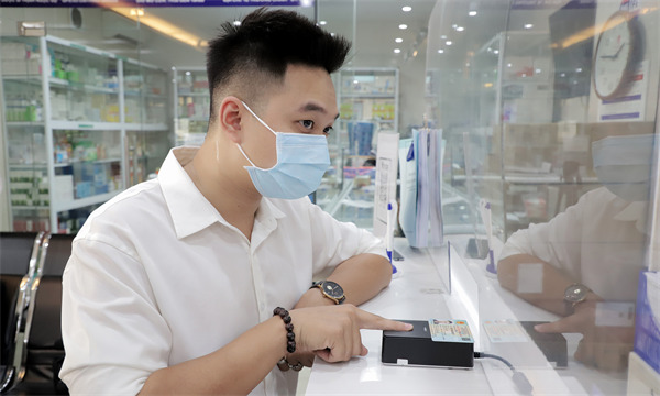 BHXH Việt Nam phối hợp với Bộ Công an triển khai các công nghệ xác thực sinh trắc dựa trên thông tin sinh trắc được tích hợp trên CCCD gắn chíp và trên dữ liệu của CSDL Quốc gia về dân cư.