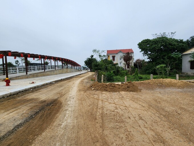 Theo quan sát, hiện dự án nhiều chỗ đang bị vướng chưa xong việc GPMB nên dẫn đến việc nhảy cóc thi công.