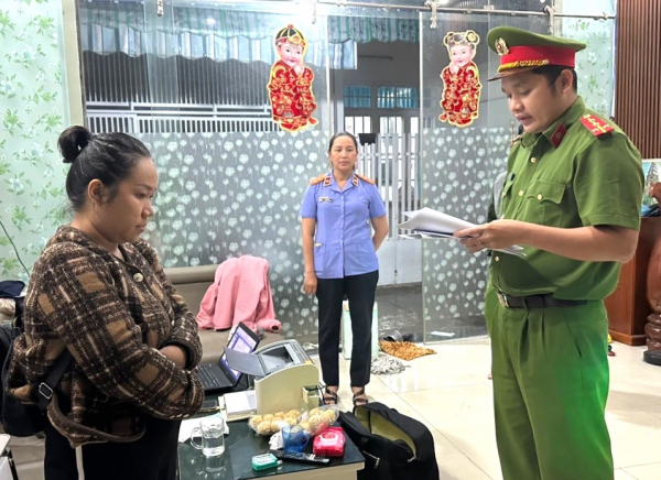 Công an TP Đà Nẵng xác định Bùi Thị Thu Nguyệt và Nguyễn Thị khánh Vân đã có hành vi bán hóa đơn khống thu lợi bất chính hàng chục tỷ đồng.