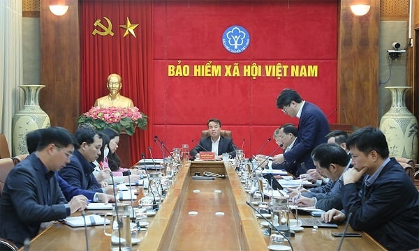 Tổng Giám đốc BHXH Việt Nam Nguyễn Thế Mạnh chủ trì cuộc họp.