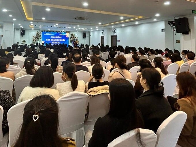 Hơn 200 đại biểu lãnh đạo doanh nghiệp trên địa bàn thành phố Lào Cai và các tỉnh lân cận tham dự Hội thảo.
