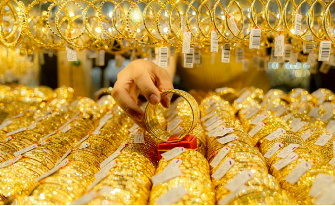 Phó Thống đốc: Không chấp nhận chênh lệch giá quá lớn giữa vàng trong nước và quốc tế.