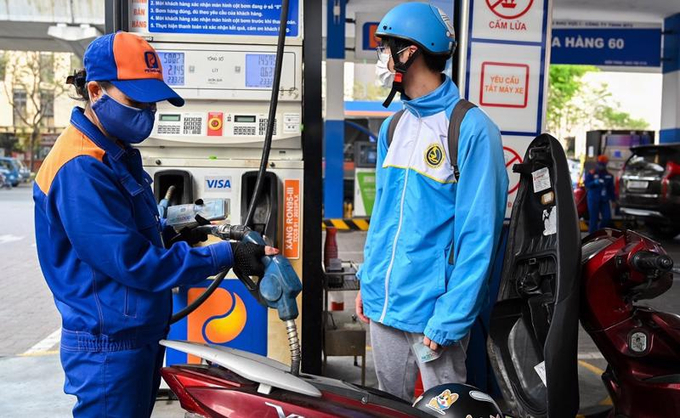 Giá xăng dầu đồng loạt tăng nhẹ.