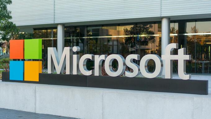Microsoft đã vài lần vượt tập đoàn Apple trong chớp nhoáng, để trở thành doanh nghiệp giá trị nhất thế giới. (Ảnh: quora.com)