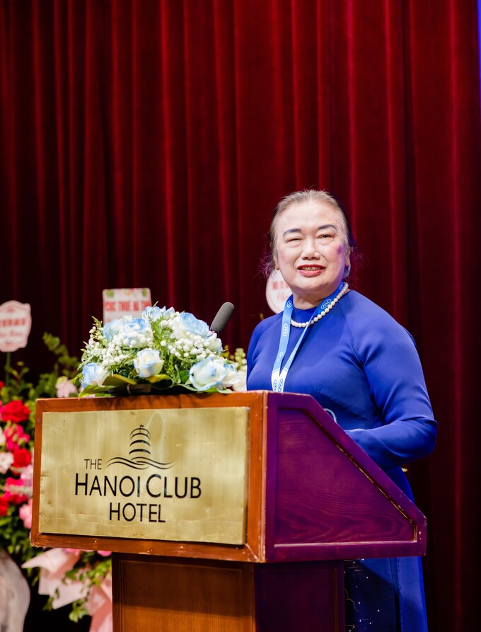 Bà Nguyễn Thị Cúc - Chủ tịch hội tư Vấn thuế Việt Nam phát biểu.
