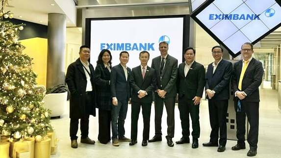 Ông Đào Hồng Châu – Phó Tổng Giám đốc và Đoàn công tác Eximbank cùng các cán bộ cấp cao của LSEG tại Trụ sở chính của LSEG.