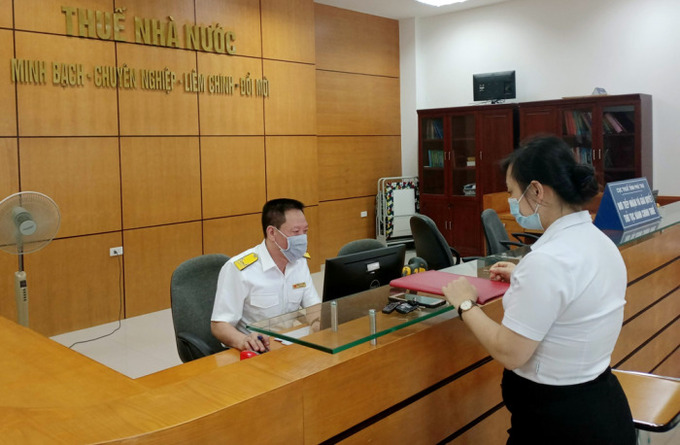 Hà Nội tạm hoãn xuất cảnh với đại diện pháp luật của 172 doanh nghiệp nợ thuế.