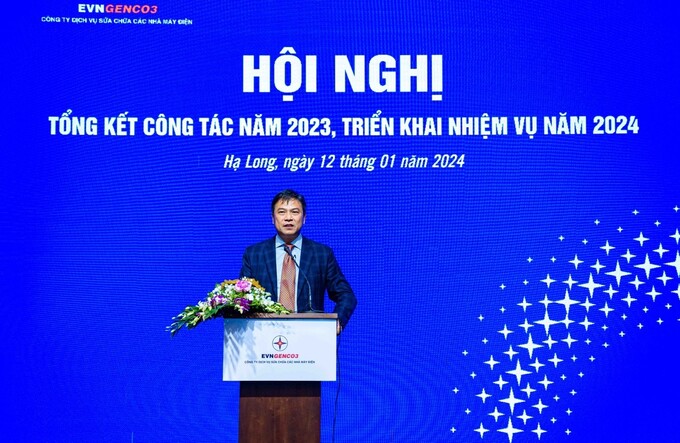 Ông Đinh Quốc Lâm – Bí thư Đảng ủy, chủ tịch HĐQT Tổng Công ty Phát điện 3 phát biểu tại hội nghị.