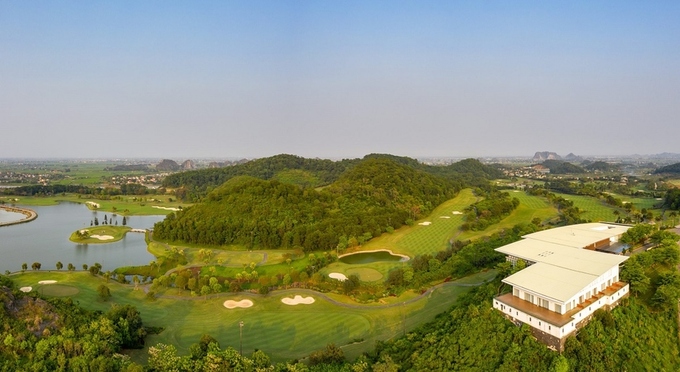 Trung tâm liên hợp du lịch và thể thao sân golf 54 lỗ hồ Yên Thắng.