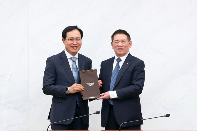 Bộ trưởng Hồ Đức Phớc tiếp ông Choi Joo Ho, Tổng giám đốc Tổ hợp Samsung Việt Nam.