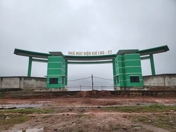 Dự án nhà máy nhiệt điện Công Thanh tại Khu kinh tế Nghi Sơn mới xây dựng được cổng và một phần tường rào. (ảnh: Doãn Tài)