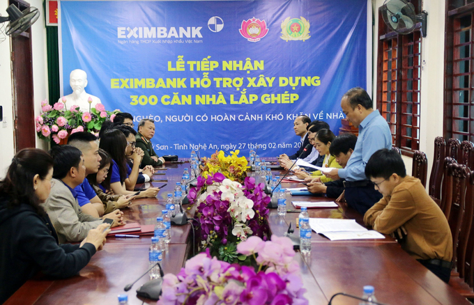 Buổi lễ trao nhận 300 căn nhà lắp ghép tại huyện Kỳ Sơn