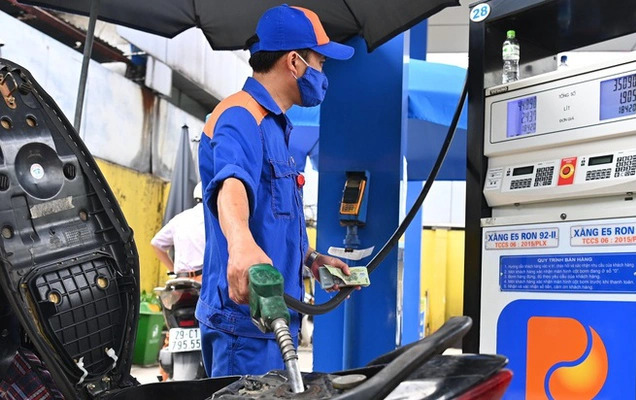 Giá xăng, dầu trong nước đồng loạt được điều chỉnh giảm trong kỳ điều hành vào ngày hôm nay.
