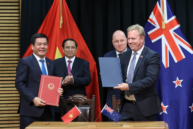 Thủ tướng Phạm Minh Chính và Thủ tướng New Zealand Christopher Luxon đã chứng kiến lễ ký kết các văn kiện hợp tác quan trọng.