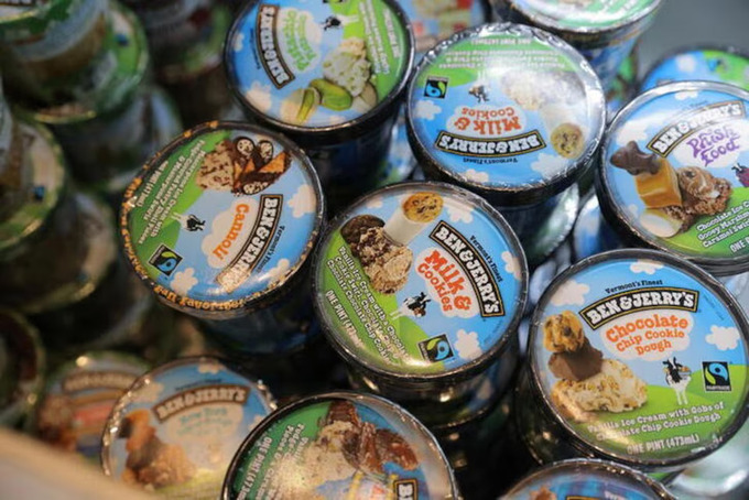 Ben & Jerry's, một thương hiệu của Unilever, được trưng bày tại một cửa hàng ở Manhattan, Thành phố New York, Hoa Kỳ, ngày 24 tháng 3 năm 2022. Ảnh: Reuters.