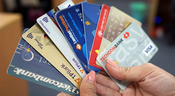 Bẫy thẻ tín dụng, chuyên gia khuyến cáo người dùng thẻ nên thường xuyên kiểm tra số dư nợ. Ảnh: Internet
