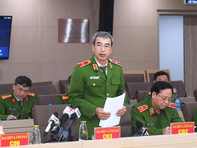 Thiếu tướng Nguyễn Văn Thành, Phó Cục trưởng Cục Cảnh sát điều tra tội phạm về tham nhũng, kinh tế, buôn lậu trả lời báo chí. Ảnh: Bộ Công an.