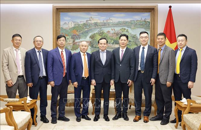 Phó Thủ tướng Trần Lưu Quang với đoàn doanh nghiệp Trung Quốc. Ảnh: Doãn Tấn/TTXVN.