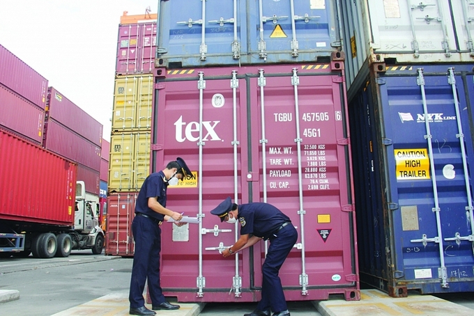 Hải quan Bình Dương truy thu gần 100 tỷ đồng vi phạm trong xuất, nhập khẩu.