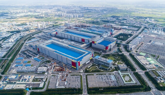 Nhà máy sản xuất chip của Samsung Electronics tại Pyeongtaek, Hàn Quốc. Ảnh: Reuters.