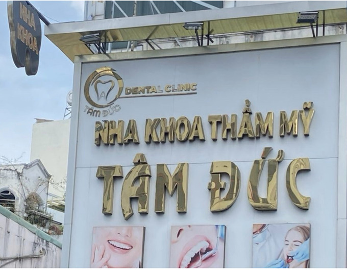 Phòng khám chuyên khoa răng hàm mặt thuộc Công ty TNHH Nha khoa Triệu Nha có treo biển hiệu “Nha khoa thẩm mỹ Tâm Đức” được đưa vào danh sách cần theo dõi sát của Thanh tra Sở Y tế (ảnh Sở Y tế Tp.HCM).