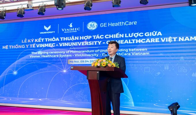 Ông Chris Khang – Chủ tịch kiêm Giám đốc Điều hành GE HealthCare khu vực ASEAN, Hàn Quốc, Úc và New Zealand phát biểu tại buổi lễ.