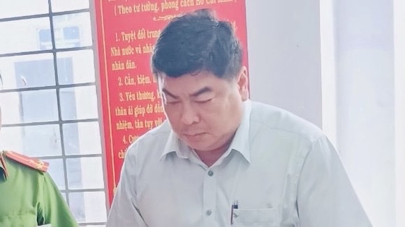 Ông Nguyễn Bảo Sinh, Phó chủ tịch UBND TP Long Xuyên bị khởi tố, bắt tạm giam.