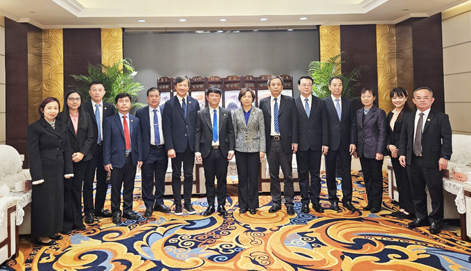Đoàn công tác tỉnh Bình Dương thăm và xúc tiến thương mại tại tỉnh Hà Nam Trung Quốc do Chủ tịch UBND tỉnh Võ Văn Minh dẫn đầu.