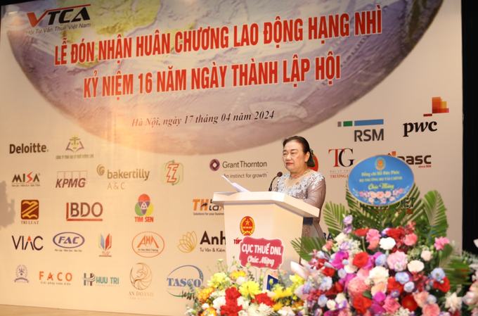 Bà Nguyễn Thị Cúc - Chủ tịch VTCA phát biểu tại Lễ đón nhận HCLĐ hạng Nhì và kỷ niệm 16 năm thành lập Hội.