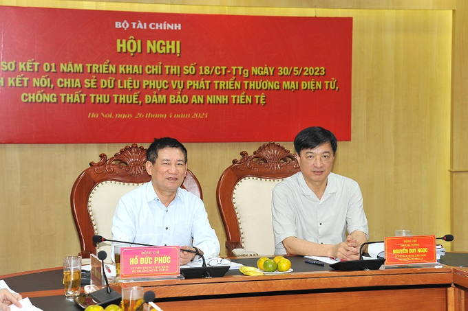 Bộ trưởng Bộ Tài chính Hồ Đức Phớc, Thứ trưởng Bộ Công an - Thượng tướng Nguyễn Duy Ngọc đồng chủ trì Hội nghị.