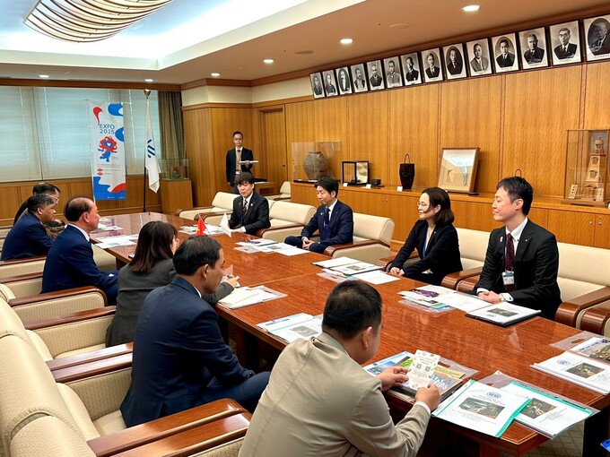 Đoàn công tác của TP Hội An làm việc với thị trưởng TP Sakai (ảnh: H.A)