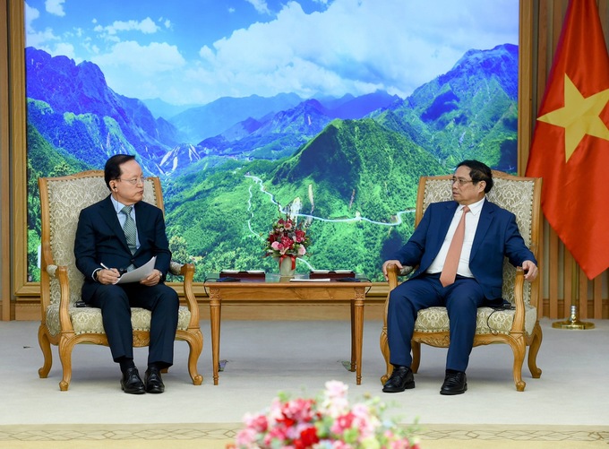 Thủ tướng mong muốn Samsung tiếp tục hỗ trợ Việt Nam nâng cao năng lực doanh nghiệp để có thể tham gia có hiệu quả hơn chuỗi cung ứng của Tập đoàn - Ảnh: VGP.