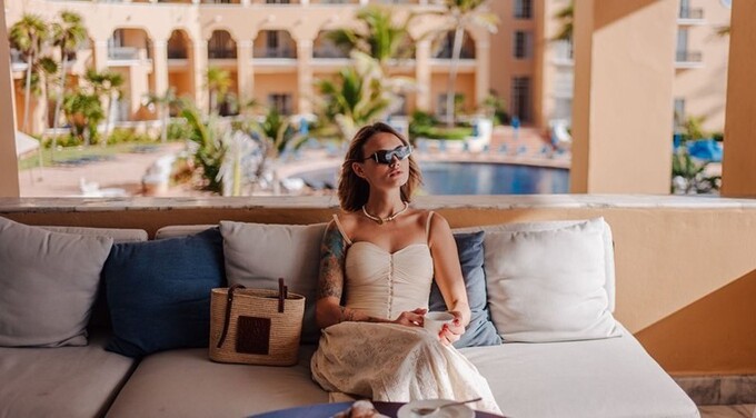 Du khách check-in tại một khu vực ngoài trời của Kempinski Hotel Cancún. Ảnh: Kempinski