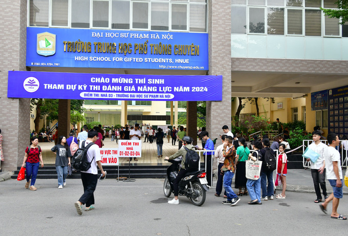 Điểm thi tại Trường THPT chuyên thuộc Đại học Sư phạm Hà Nội.