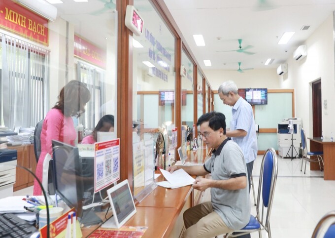 Từ 1/6, các đơn vị y tế Hà Nội thanh toán phí, lệ phí không dùng tiền mặt. Ảnh: Internet.