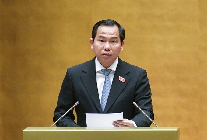 Chủ nhiệm Ủy ban Tài chính, Ngân sách, Phó trưởng Đoàn Thường trực Đoàn giám sát của Quốc hội Lê Quang Mạnh.