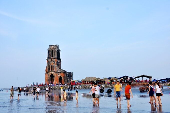 Điểm du lịch Nhà thờ đổ tại Hải Hậu, Nam Định.