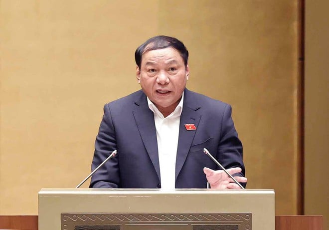 Bộ trưởng Văn hóa Thể thao và Du lịch Nguyễn Văn Hùng.