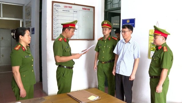 Cơ quan Cảnh sát điều tra Công an tỉnh Phú Thọ thi hành lệnh giữ người trong trường hợp khẩn cấp đối với Nông Đức Di - Phó Giám đốc Sở Tài nguyên và Môi trường tỉnh Bắc Kạn.