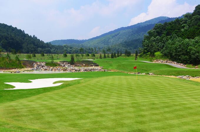 Sân gôn Legend Hill Country Club (Sóc Sơn, Hà Nội) dự kiến là một trong hai cơ sở đào tạo đầu tiên của Học viện Gôn Jack Nicklaus.