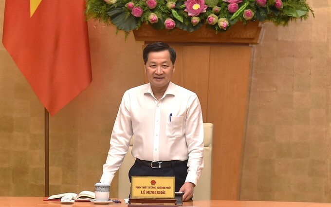 Phó Thủ tướng Lê Minh Khái chỉ đạo các Bộ, ngành, địa phương tiếp tục thực hiện lộ trình điều chỉnh giá dịch vụ công theo lộ trình thị trường và các mặt hàng do Nhà nước quản lý theo nguyên tắc thị trường.