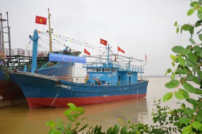 Công ty TNHH một thành viên đóng tàu Bến Thủy đã từng bàn giao tàu cá vỏ Composite lưới vây đóng mới theo Nghị định 67/2014/NĐ-CP cho ngư dân.