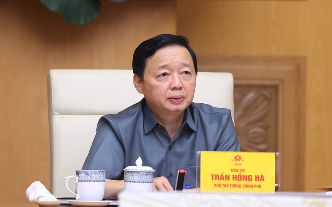 Phó Thủ tướng Trần Hồng Hà yêu cầu cơ quan soạn thảo tiếp thu tối đa, đến phút cuối cùng những ý kiến đóng góp vào dự thảo Nghị định quy định về tiền sử dụng đất, tiền thuê đất; quy định chi tiết thi hành một số điều của Luật Đất đai - Ảnh: VGP/MK