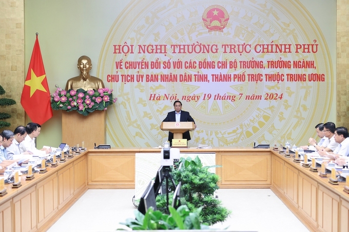 Thủ tướng chủ trì Hội nghị Thường trực Chính phủ về chuyển đổi số.