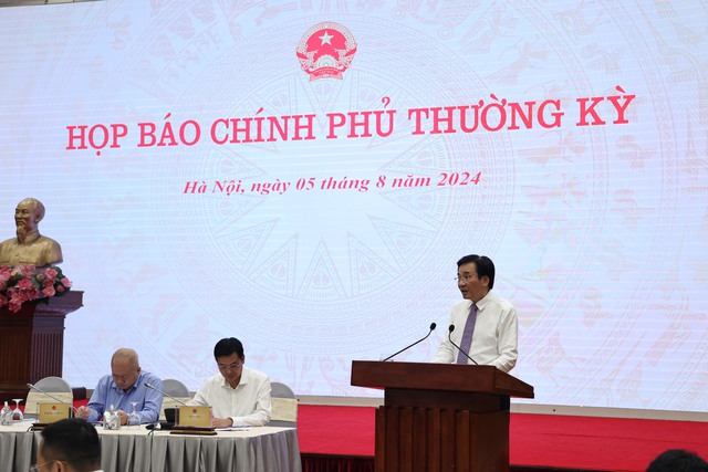 Bộ trưởng, Chủ nhiệm Văn phòng Chính phủ Trần Văn Sơn.