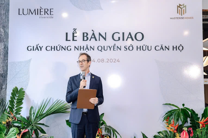 Ông Julian Wyatt, CEO Công ty Masterise Property Management chia sẻ tại buổi lễ.