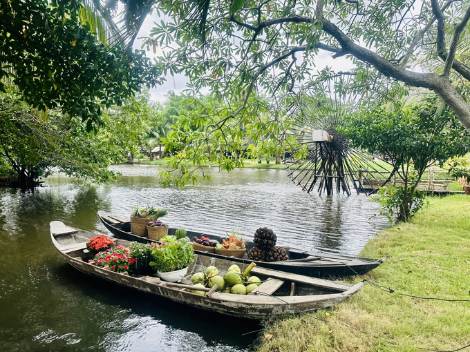 Khung cảnh trên bến dưới thuyền - đẹp như tranh vẽ do sinh viên sắp đặt.