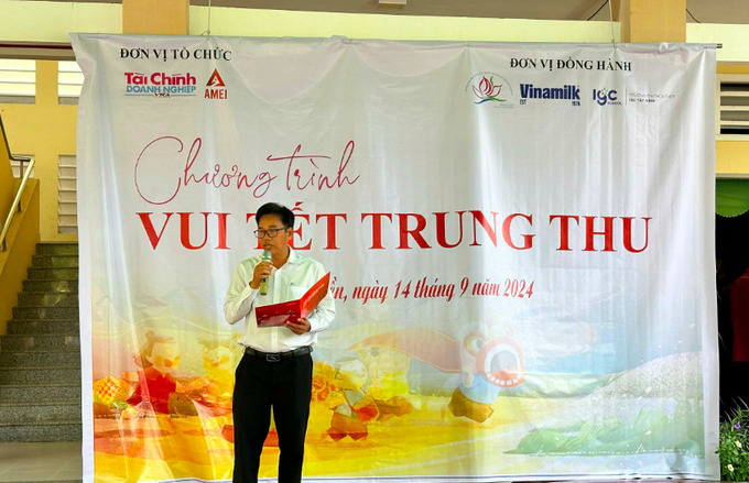 Thầy Đặng Phát Tài, Hiệu trưởng Trường TH Bến Cừ chia sẻ đây là hoạt động hết sức ý nghĩa cho các em học sinh trên địa bàn (ảnh Xuân Nhi).