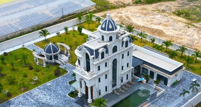 Căn biệt thự của ông Cao Thanh có diện tích khoảng 6.000m2 với 3 tầng, được xây dựng từ năm 2022 với tổng chi phí hơn 5 tỷ đồng.